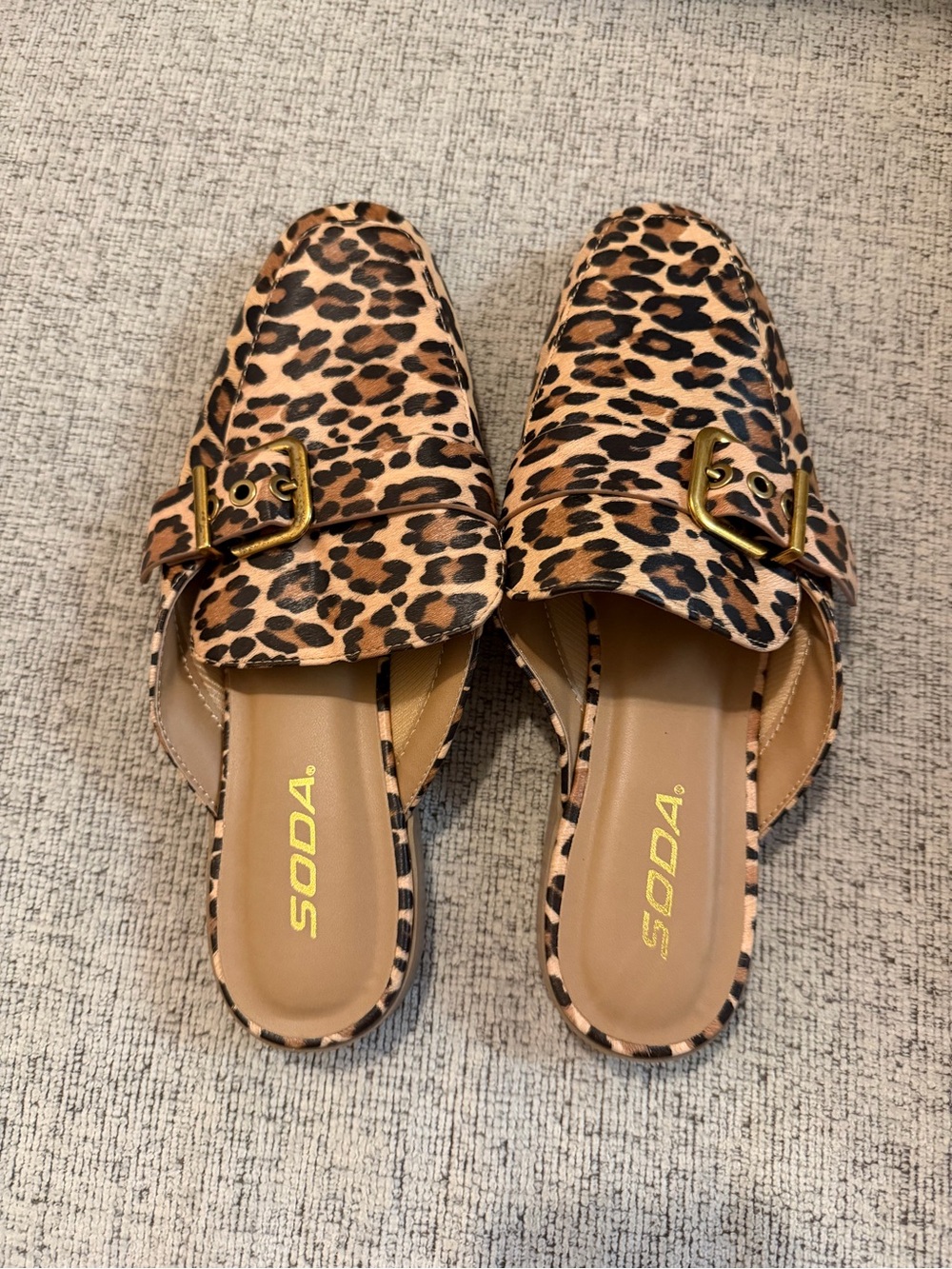 Brand New Soda leopard print mules #leopardprint #mules
Size 9